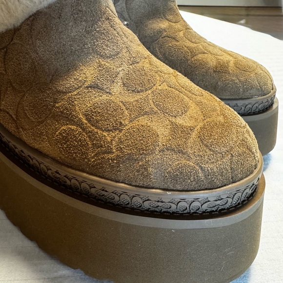 COACH Cecilia Women's Tan Shearling Slip-On Clogs - Picture 2 of 5